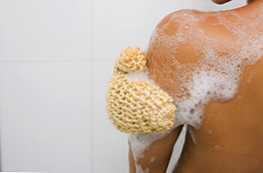Co je lepší mýt mýdlem nebo sprchovým gelem - srovnání a správná volba