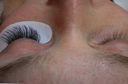 Apa yang terbaik untuk ekstensi bulu mata bulu atau sutra?