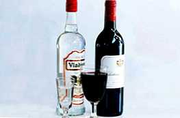 Apa yang lebih baik untuk minum vodka atau fitur dan perbedaan anggur