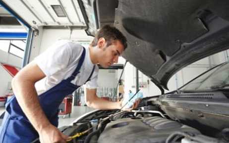 Rozdíl mezi automechanikem a automechanikem