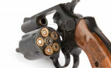 Perbedaan antara pistol dan revolver