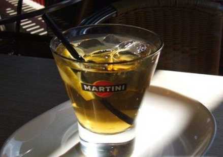 Rozdiel medzi vermutom a martini