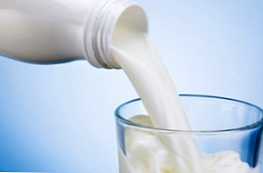 Jak mleko dla niemowląt różni się od zwykłych właściwości i różnic?