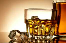 Apa perbedaan antara bourbon dan wiski