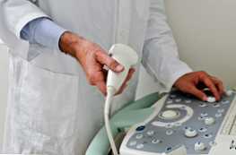 Jaký je rozdíl mezi popisem a rozdíly v ultrazvuku a screeningu?