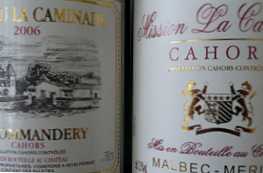 Apa perbedaan antara deskripsi anggur dan cahor dan perbandingan