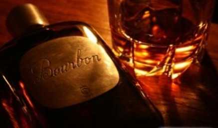 Rozdiel medzi bourbonom a whisky