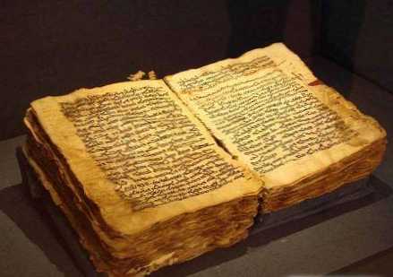 A különbség az ősi könyvek és az első nyomtatott könyvek között