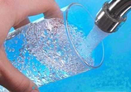Разликата между хлорирането и принудителната вода