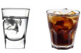 Svetlé a tmavé rumové vlastnosti a ako sa líšia