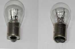 Каква е разликата между двуконтактна лампа и едноконтактна лампа