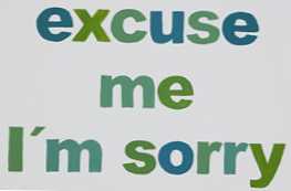 Różnica między użyciem słów „przepraszam” i „przepraszam”