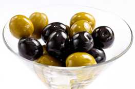 Kakšna je razlika med oljkami in olivami